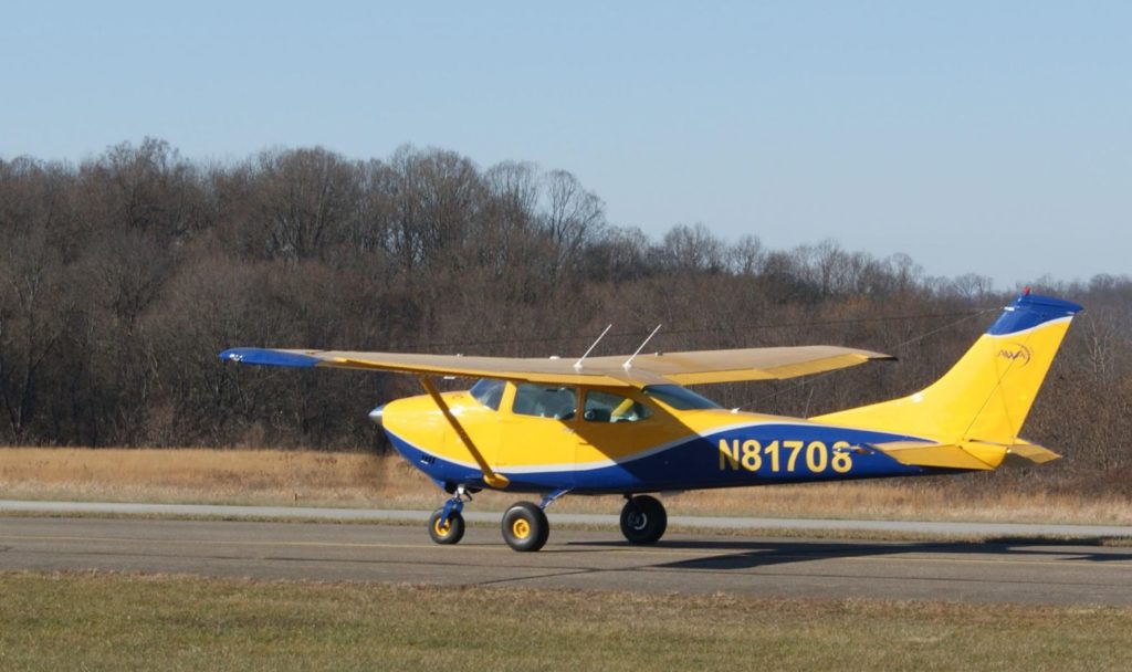 Cessna 182D Pathfinder Plane